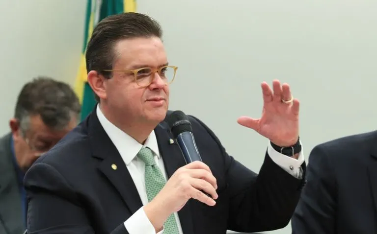Ministro do INSS teme emenda que corta contribuição patronal