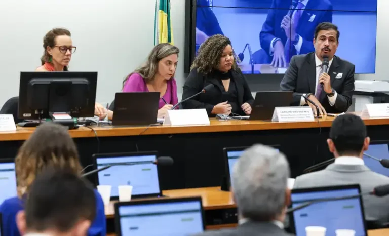 Lula pede calma a empresários sobre fim da escala 6×1
