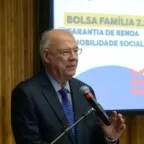 Narrativa de que Bolsa Família desestimula o trabalho é desmontada pela FGV