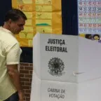 Flávio Bolsonaro pode ter fugido do Brasil em meio a investigações