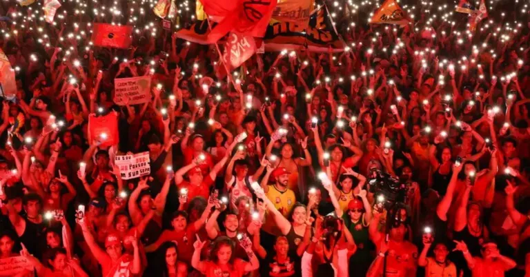 Em virada histórica, Lula consagra-se presidente do Brasil pela 4ª vez