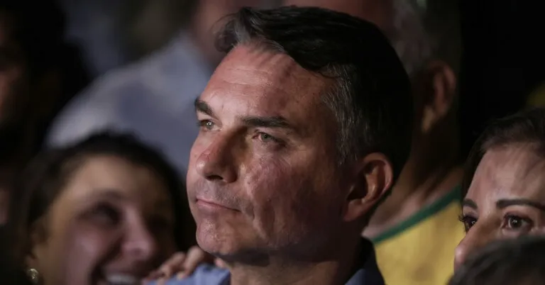 Flávio Bolsonaro pode ter sido sócio oculto de bet ligada a Willer Tomaz